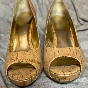 Nine West Womens Cork Peep-Toe Platform Pumps in Natural